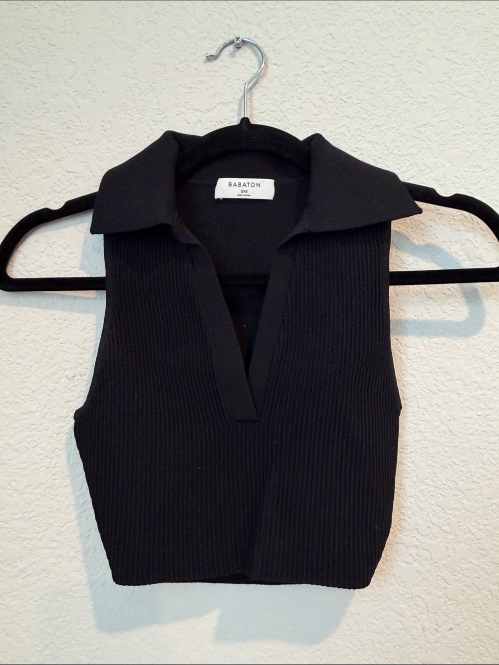 Babaton Black Ribbed Sleeveless Polo Tank